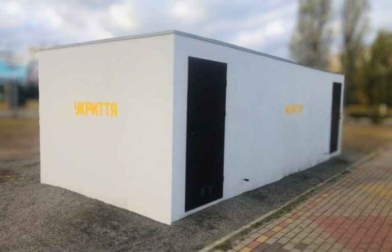 Зображене бетонне модульне укриття.
